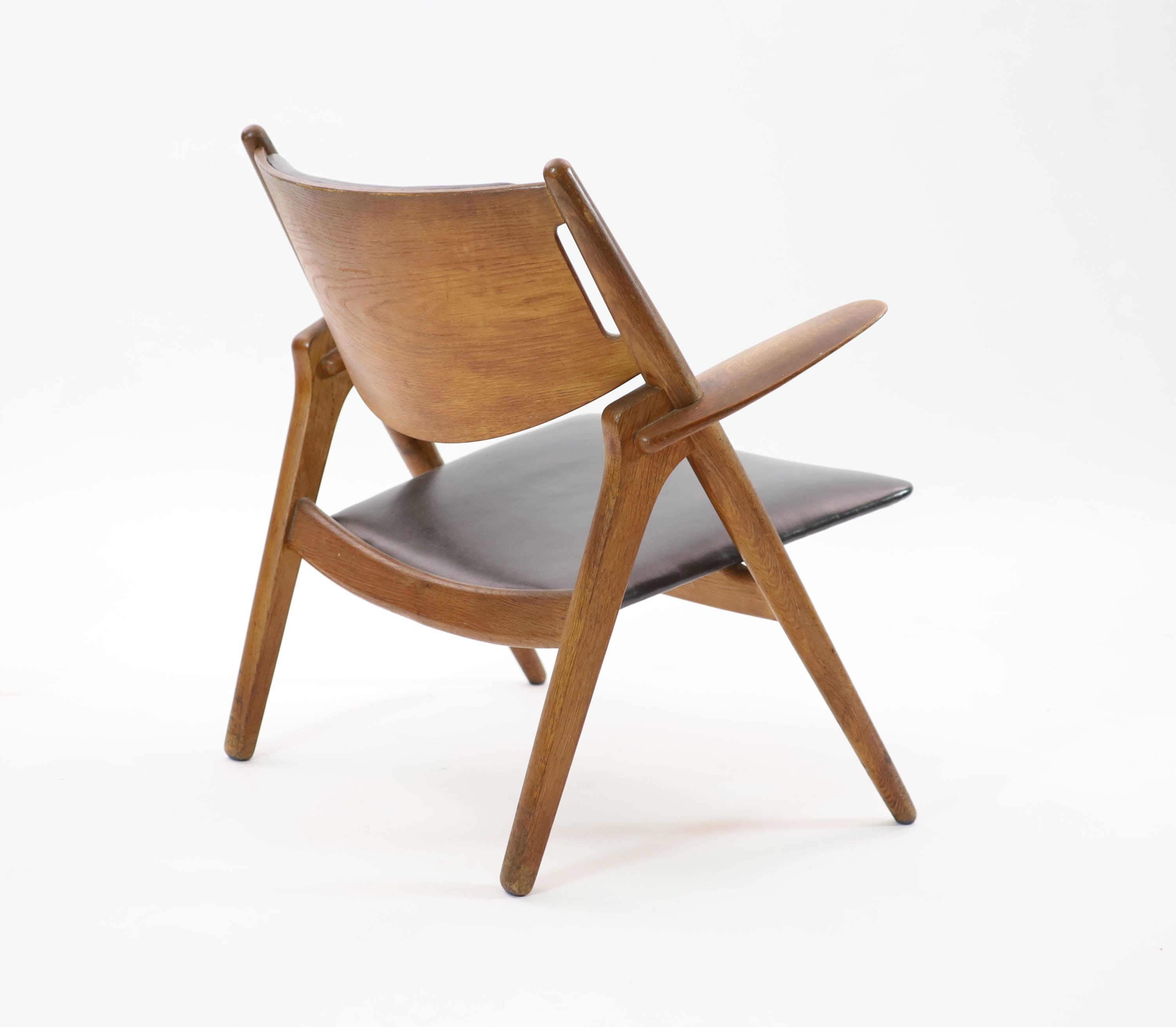 A Hans Wagner for Carl Hansen & Son oak and plywood armchair W.74cm D.64cm. H.77cm.